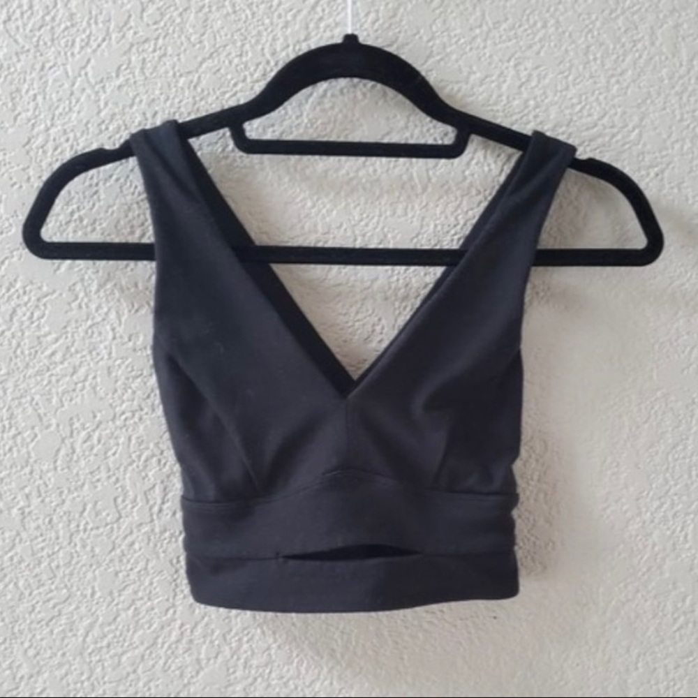 Manduka XS black key hole sports yoga bra
